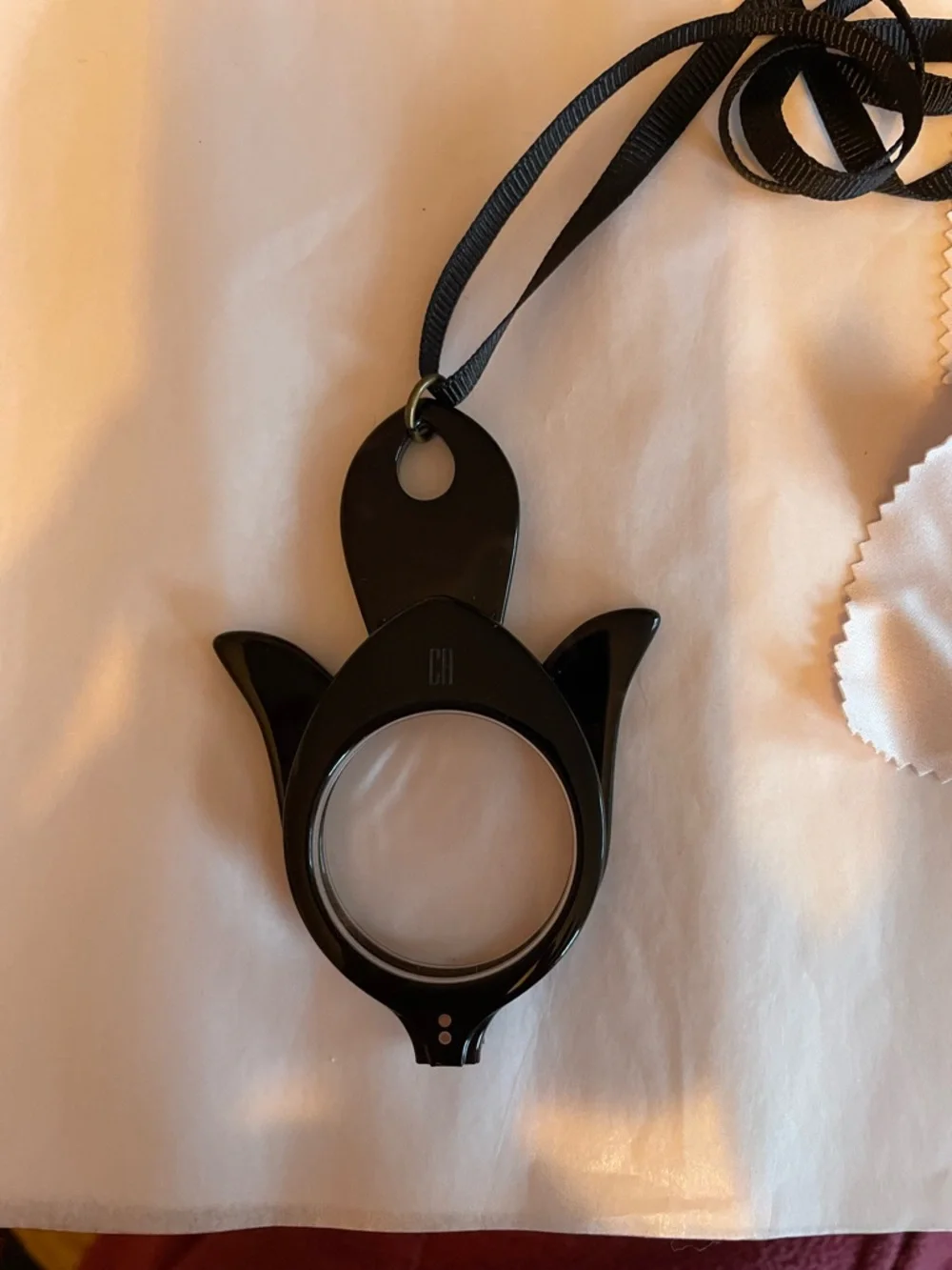 CAROLINE ABRAM Pendant Magnifier Necklace in Noir w/ Carrying Case & Cloth EUC